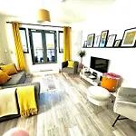 The Penthouse Margate, Balconies, Sea View, Gated Parking, Air Con!