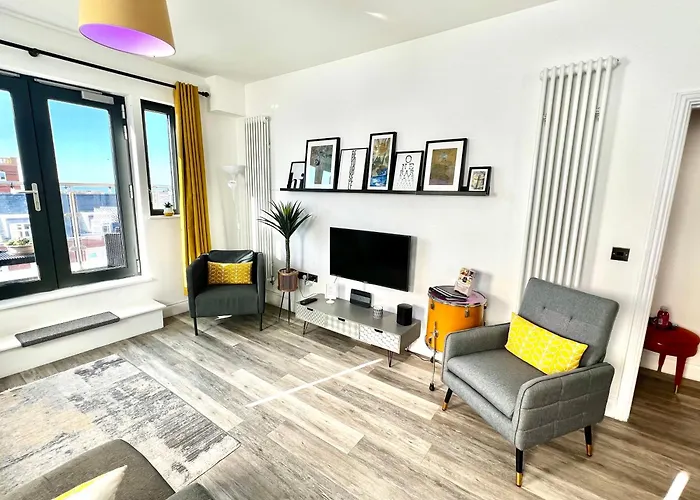 The Penthouse Margate, Balconies, Sea View, Gated Parking, Air Con!