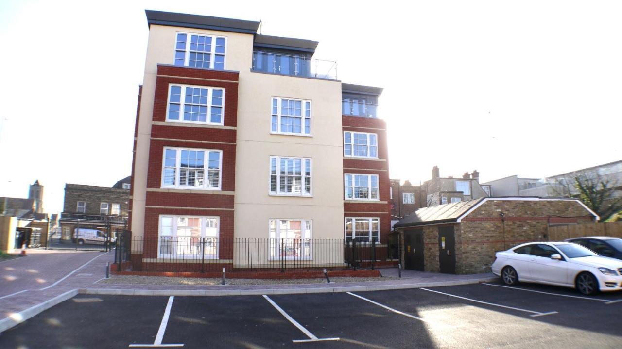 The Penthouse Margate, Balconies, Sea View, Gated Parking, Air Con! Margate