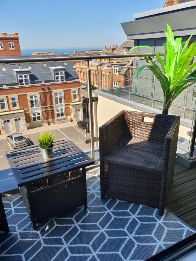 The Penthouse Margate, Balconies, Sea View, Gated Parking, Air Con! Apartment *