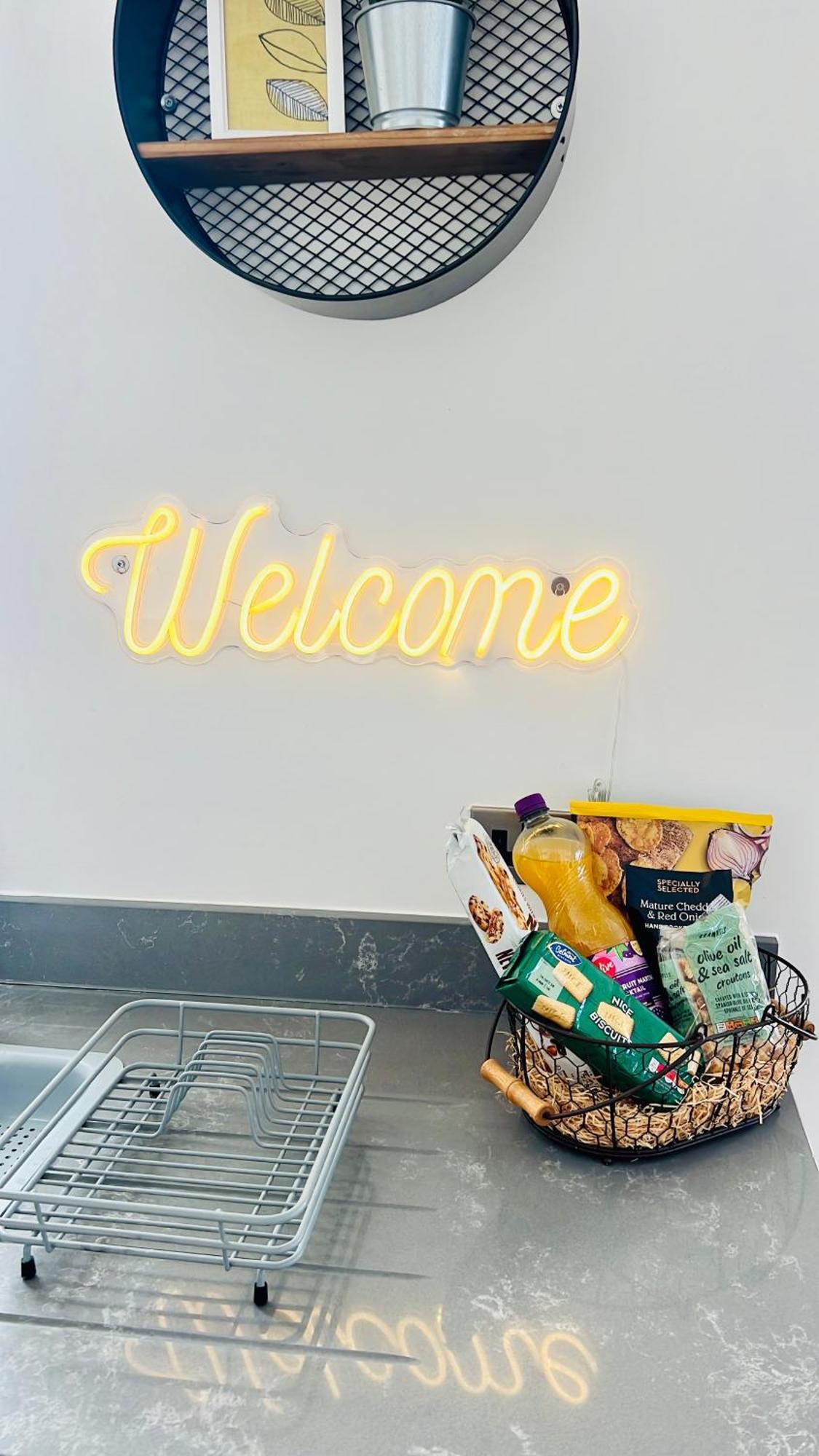 Apartment The Penthouse Margate, Balconies, Sea View, Gated Parking, Air Con!