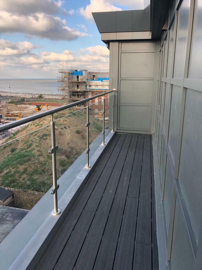 Apartment The Penthouse Margate, Balconies, Sea View, Gated Parking, Air Con!