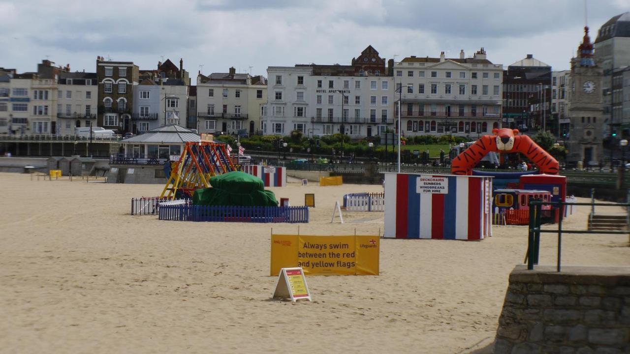 The Penthouse Margate, Balconies, Sea View, Gated Parking, Air Con! Apartment *