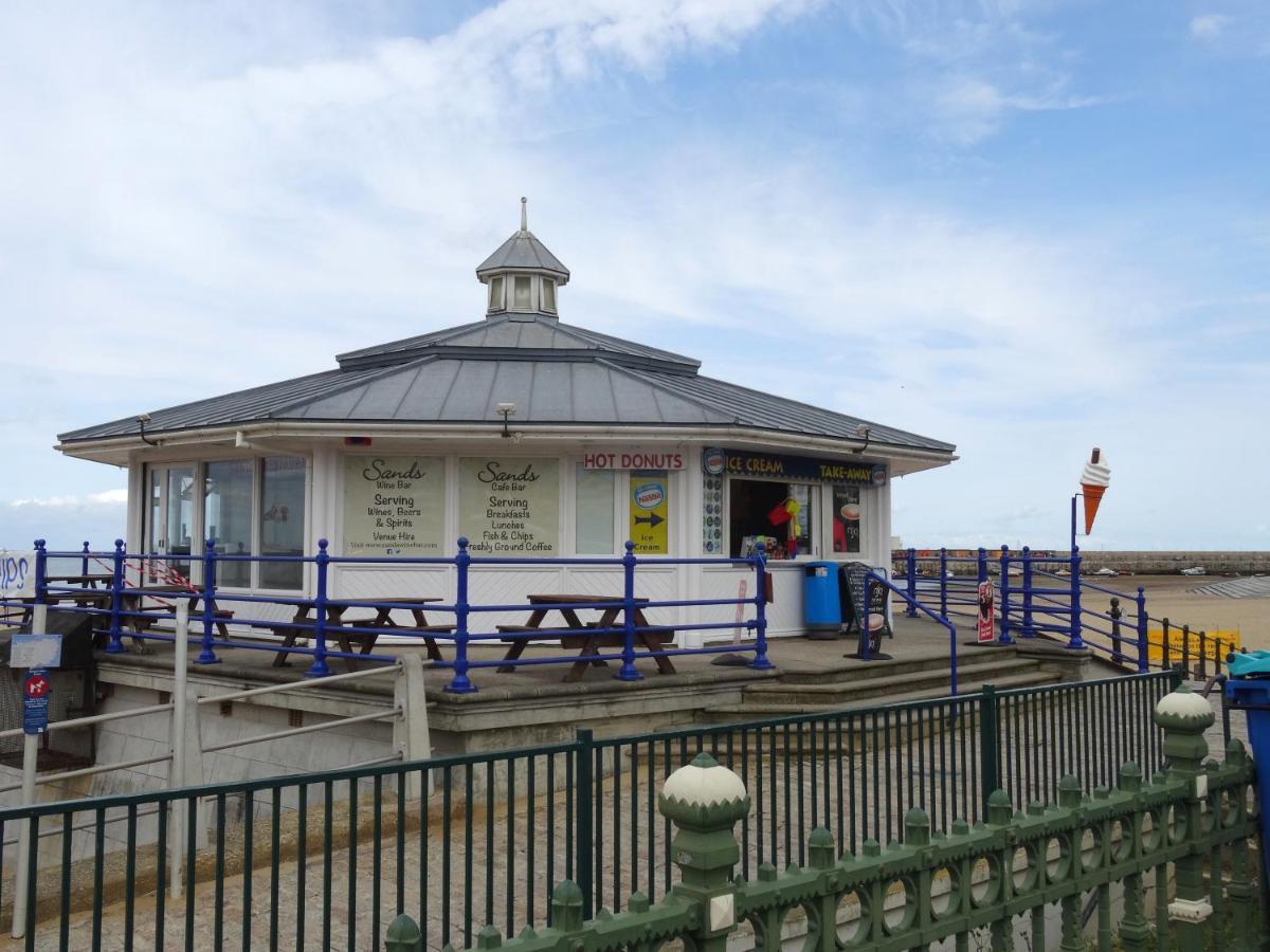 Apartment The Penthouse Margate, Balconies, Sea View, Gated Parking, Air Con! *